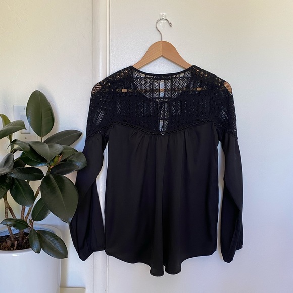 Abercrombie & Fitch Crochet Top Blouse - Picture 2 of 6